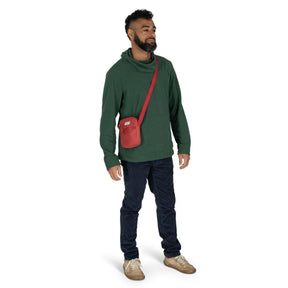 Borsello a tracolla Osprey Arcane Small Crossbody da 1.5 litri, design compatto per il trasporto di piccoli oggetti (EDC), con tracolla regolabile e logo Osprey.