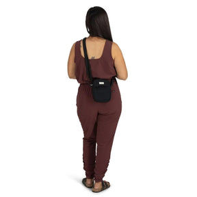 Borsello a tracolla Osprey Arcane Small Crossbody da 1.5 litri, design compatto per il trasporto di piccoli oggetti (EDC), con tracolla regolabile e logo Osprey.