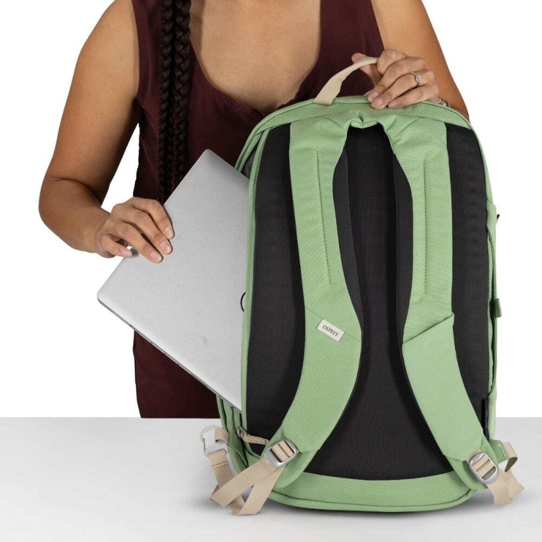 Zaino da giorno Osprey Arcane Extra Large Day da 28 litri, zaino urbano per laptop con design moderno e scomparto principale ampio con cerniera, tasca esterna frontale e spallacci imbottiti