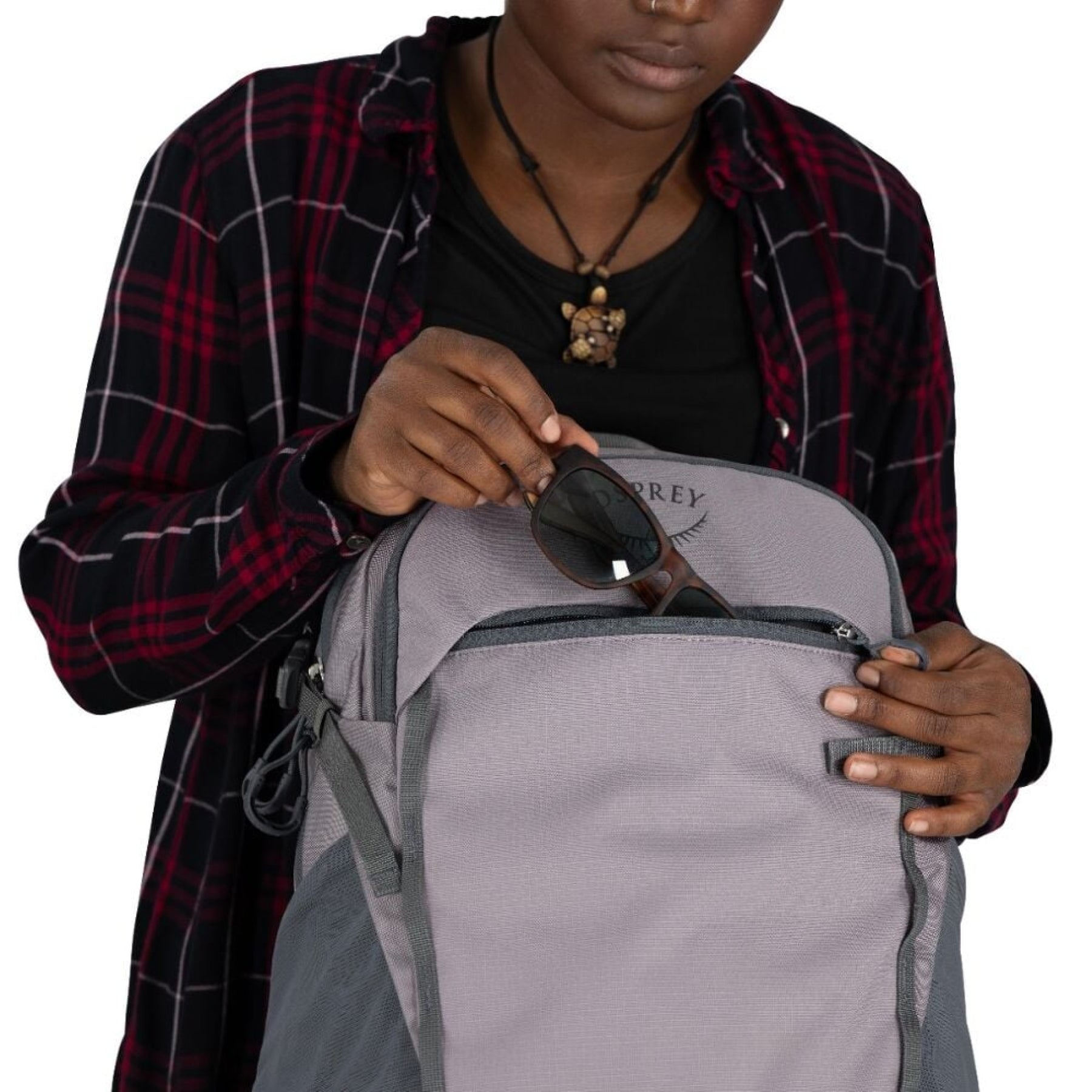 Osprey AXIS 24 zaino da 24 Litri, con spallacci e pannello posteriore imbottiti, scomparto principale con cerniera, ideale per uso quotidiano o escursionismo leggero.