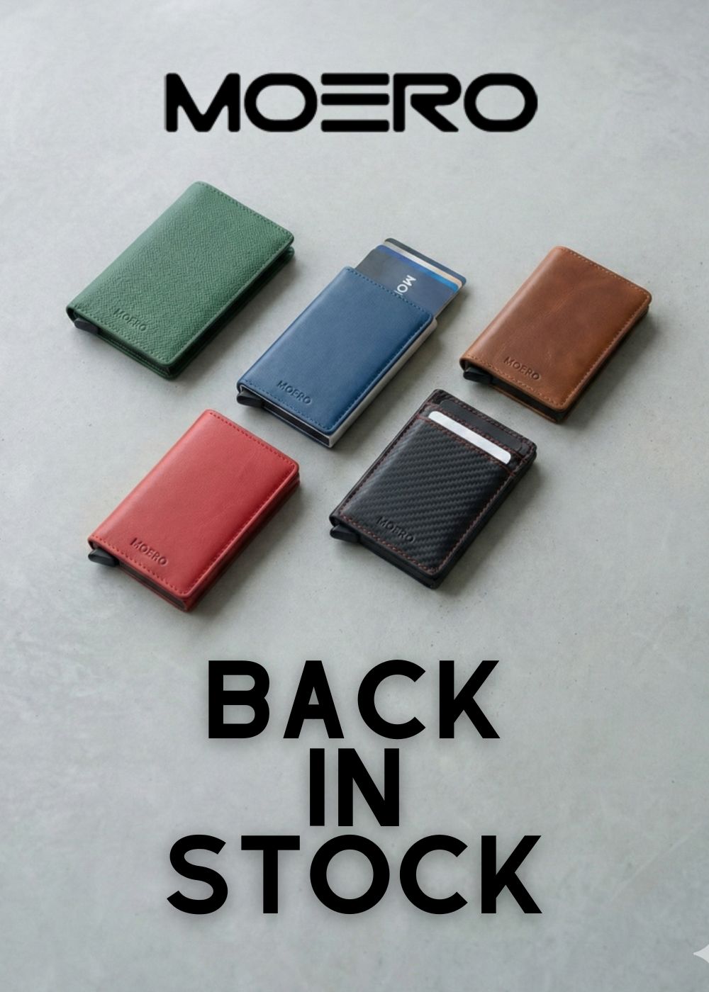 Moero Portafoglio Smart Slim collezione assortita con meccanismo pop-up per carte di credito e protezione RFID. Banner promozionale Back In Stock con logo Moero in primo piano su sfondo minimalista grigio.