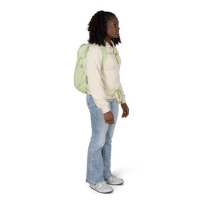 Osprey Daylite zaino compatto multiuso da 13 litri con spallacci in rete traspirante, scomparto principale con zip, tasche laterali in rete e cinghia sternale vista laterale per outdoor ed uso quotidiano su Backpacco