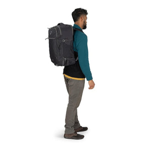 OSPREY DAYLITE CARRY-ON TRAVEL PACK 44 Zaino da viaggio da 44 Litri per bagaglio a mano. In tessuto sostenibile e resistente, con apertura a valigia, scomparto imbottito per laptop e cintura in vita rimovibile per viaggi aerei.