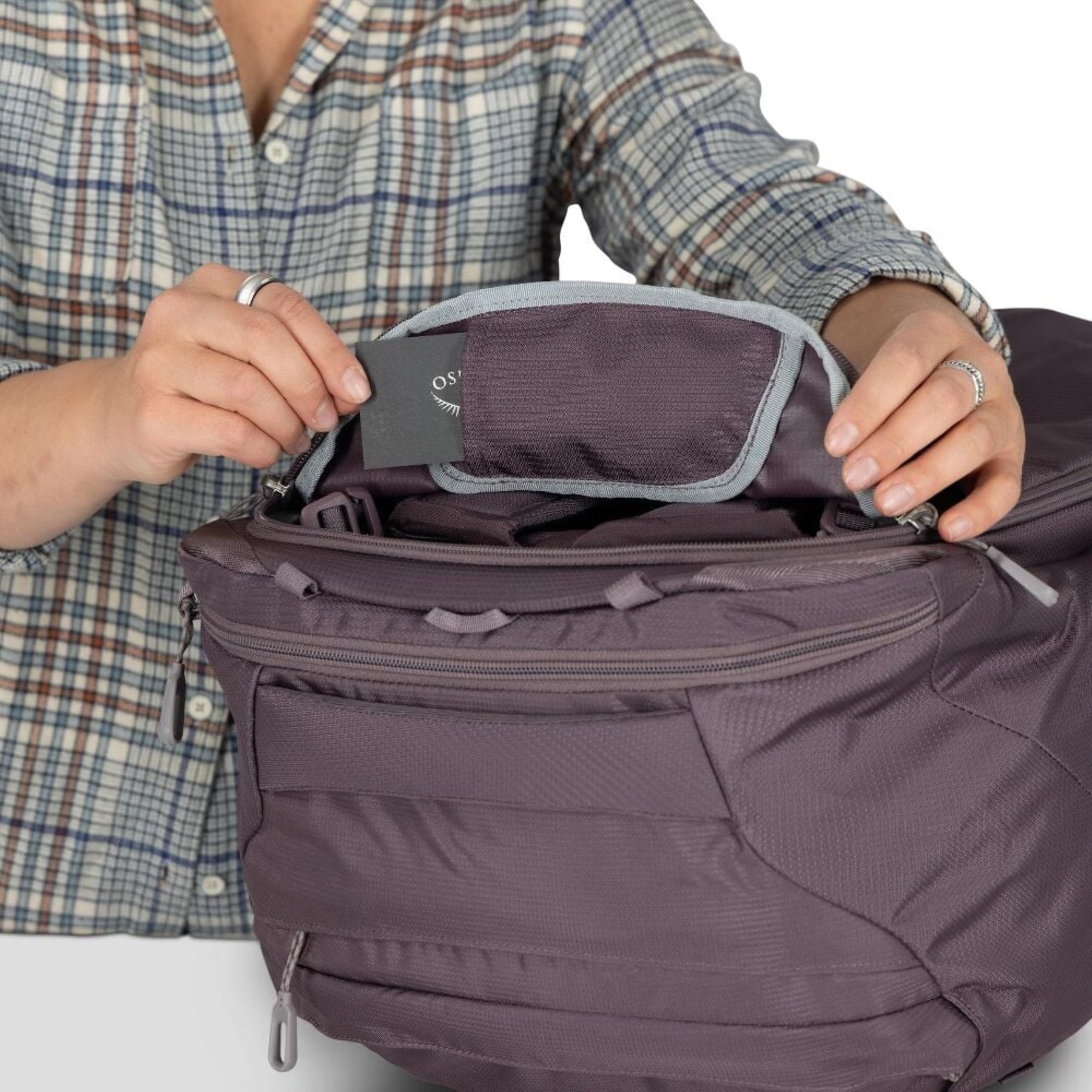 Osprey Fairview 40 Travel Pack zaino da viaggio donna da 40L con cinghie di compressione StraightJacket schienale regolabile e maniglia laterale per trekking e bagaglio a mano