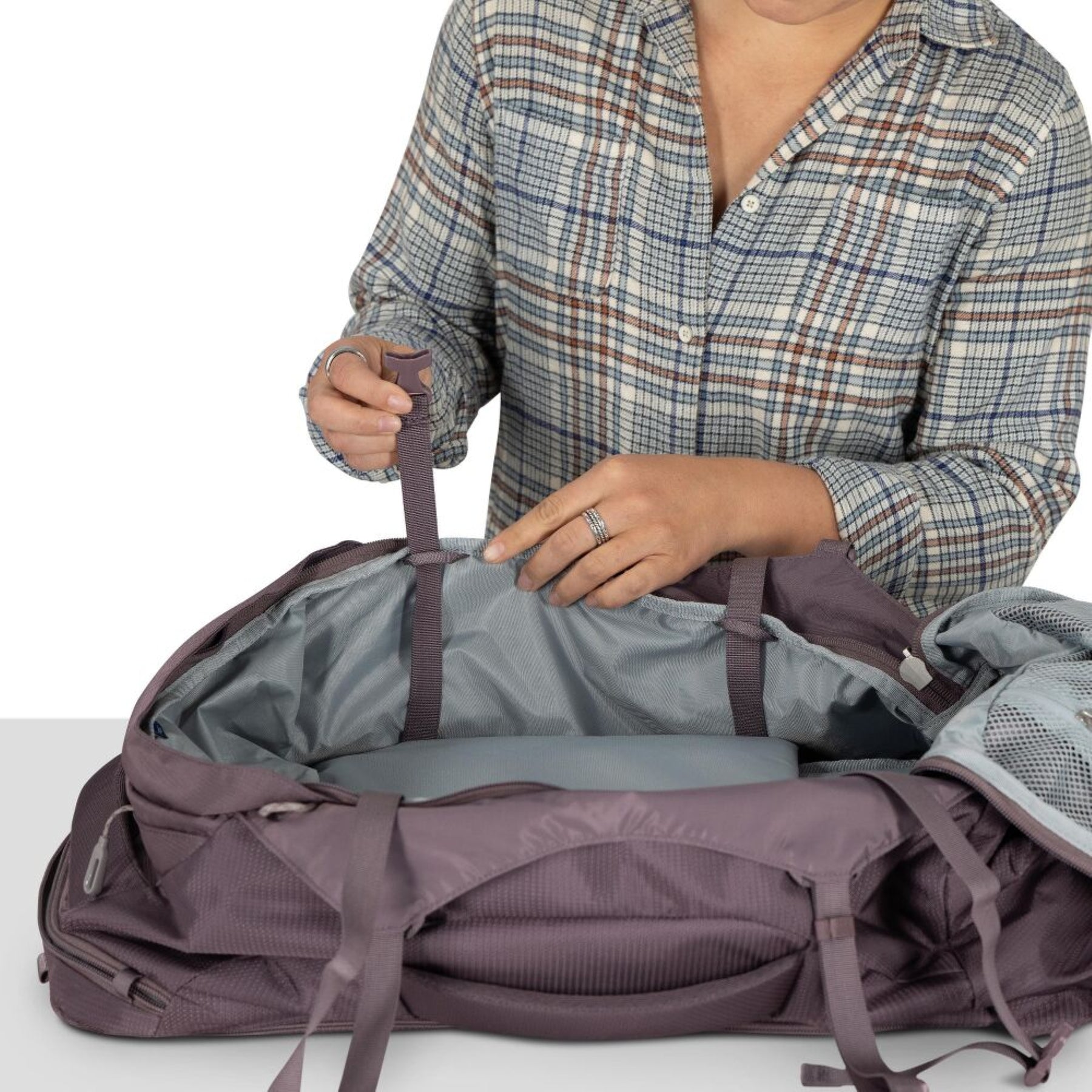 Osprey Fairview 40 Travel Pack zaino da viaggio donna da 40L con cinghie di compressione StraightJacket schienale regolabile e maniglia laterale per trekking e bagaglio a mano