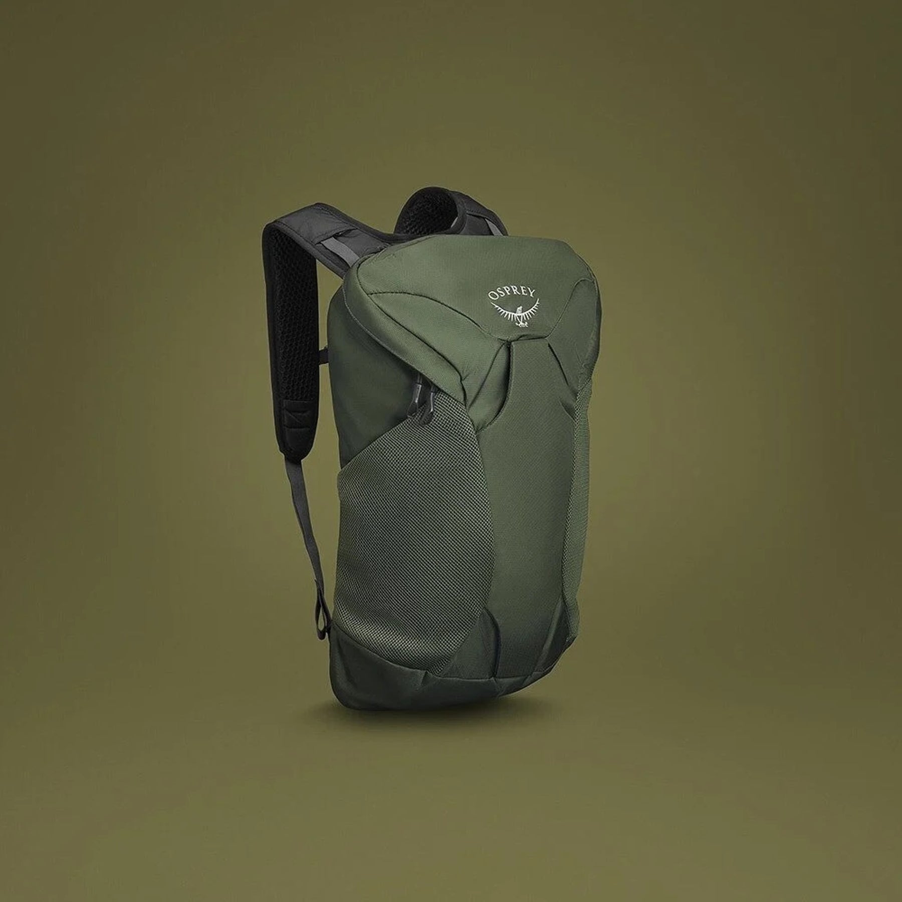 Osprey Farpoint Fairview Travel Daypack: Zaino da viaggio leggero da 15 litri progettato come modulo aggiuntivo o zaino giornaliero indipendente. Dispone di scomparto imbottito per laptop o sacca idrica, tasche esterne in rete e schienale traspirante. Compatibile con i modelli Farpoint e Fairview.