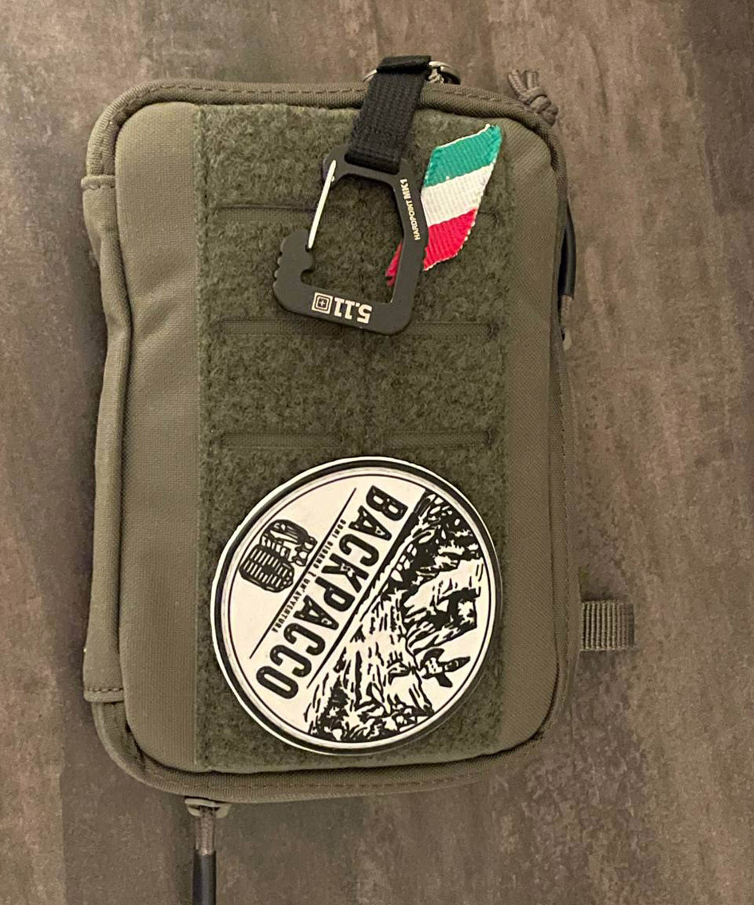 flex admin pouch ranger green con patch di backpacco