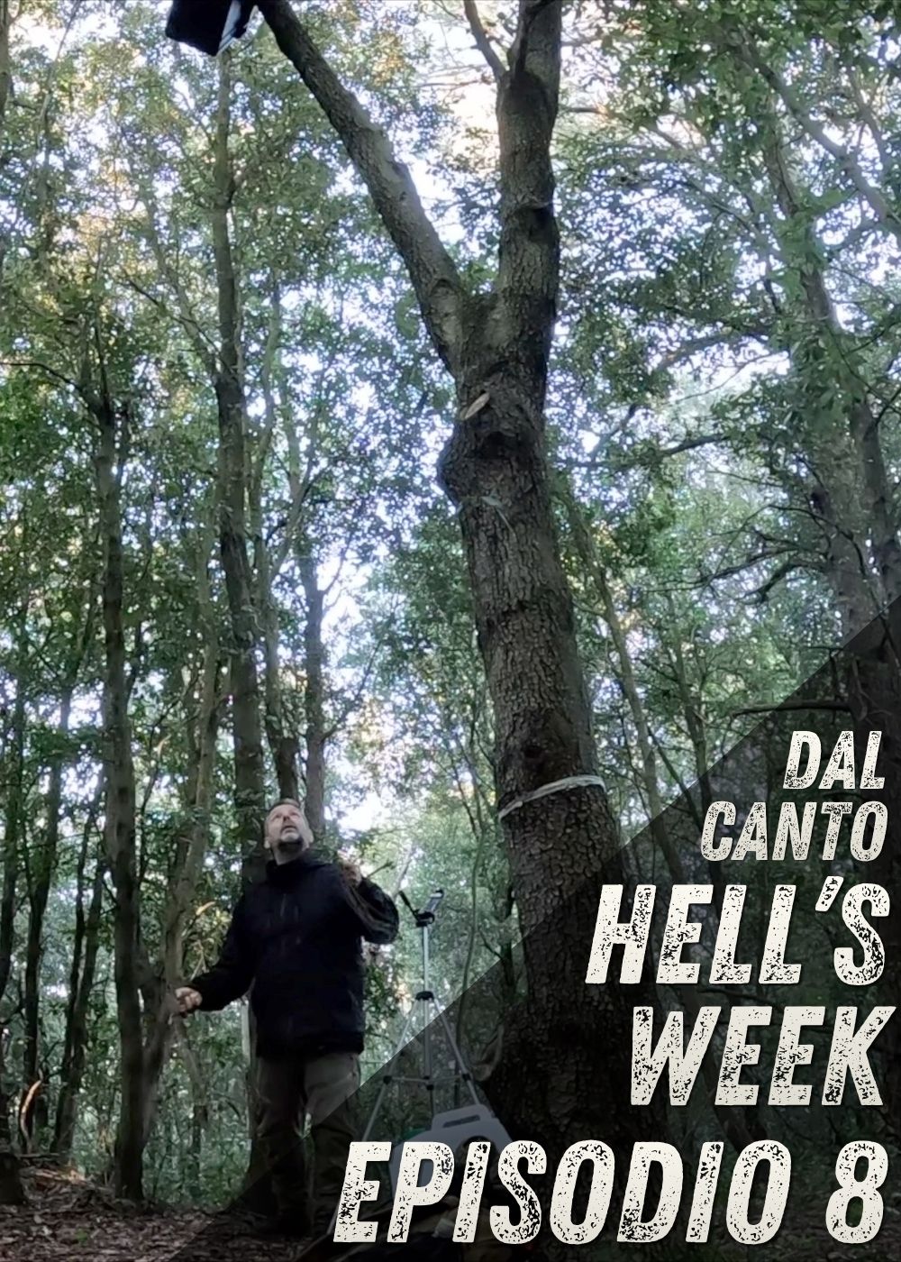 Dal Canto Hell's Week episodio 8 - Daniele Dal Canto nel bosco recupera l'attrezzatura appesa in alto