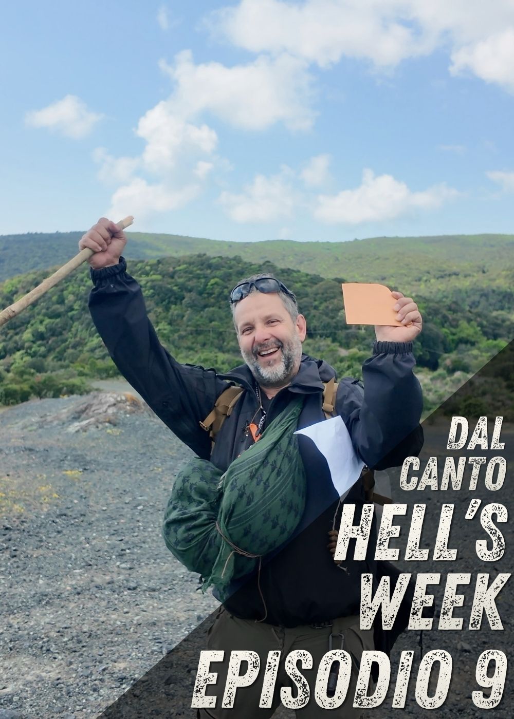 Dal Canto Hell's Week episodio 9 - Daniele Dal Canto esulta in cima alla collina durante la prova di sopravvivenza