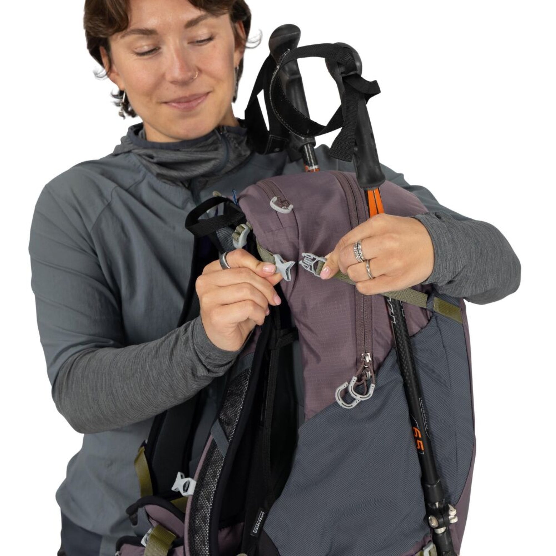 Osprey Hikelite 28 zaino da trekking da 28 litri con schienale ventilato AirSpeed in rete sospesa, tasca frontale shove-it, cintura imbottita con tasche, cinghie di compressione e copertura antipioggia integrata. Zaino tecnico per escursionismo giornaliero e outdoor.