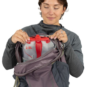 Osprey Hikelite 28 zaino da trekking da 28 litri con schienale ventilato AirSpeed in rete sospesa, tasca frontale shove-it, cintura imbottita con tasche, cinghie di compressione e copertura antipioggia integrata. Zaino tecnico per escursionismo giornaliero e outdoor.