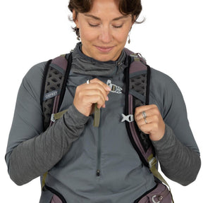 Osprey Hikelite 28 zaino da trekking da 28 litri con schienale ventilato AirSpeed in rete sospesa, tasca frontale shove-it, cintura imbottita con tasche, cinghie di compressione e copertura antipioggia integrata. Zaino tecnico per escursionismo giornaliero e outdoor.