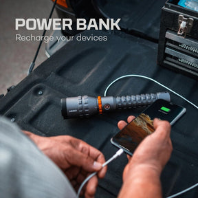 NEBO DAVINCI 8000 torcia LED ricaricabile USB-C da 8000 lumen in alluminio aeronautico anodizzato con selettore magnetico a 5 modalità, zoom 4x regolabile, funzione power bank e protezione IP67 per outdoor ed emergenza
