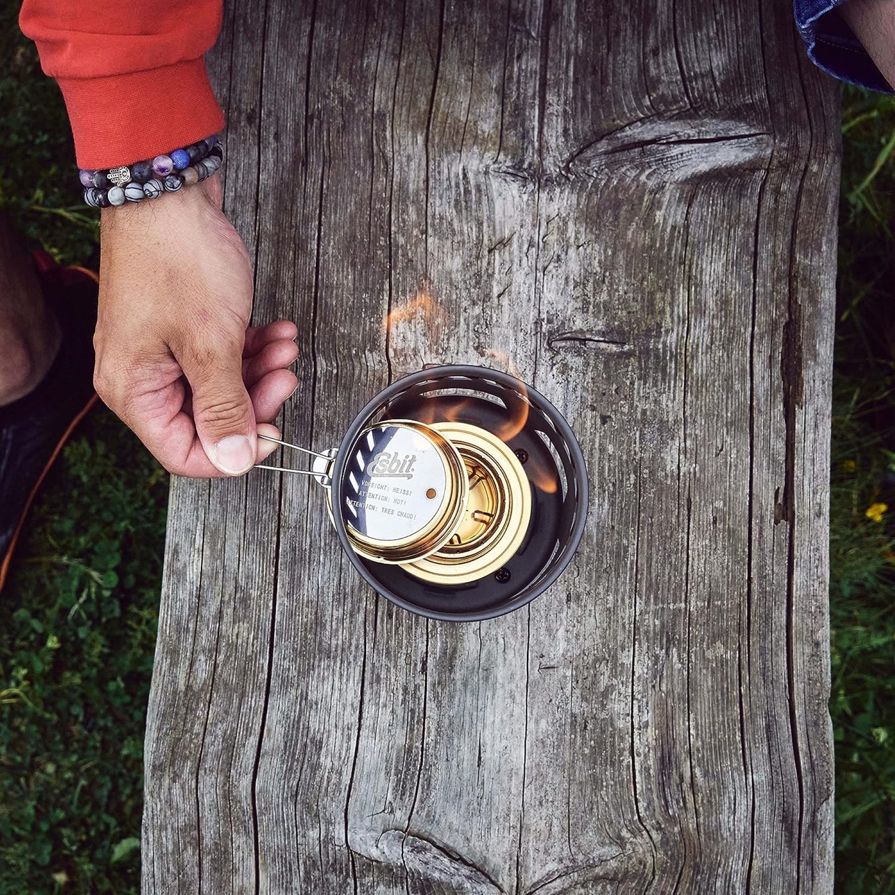 Esbit Alcohol Burner fornello ad alcool compatto in ottone con tappo a vite ermetico, guarnizione in gomma e regolatore di fiamma con manico pieghevole per cucina da campo, trekking, campeggio e bushcraft