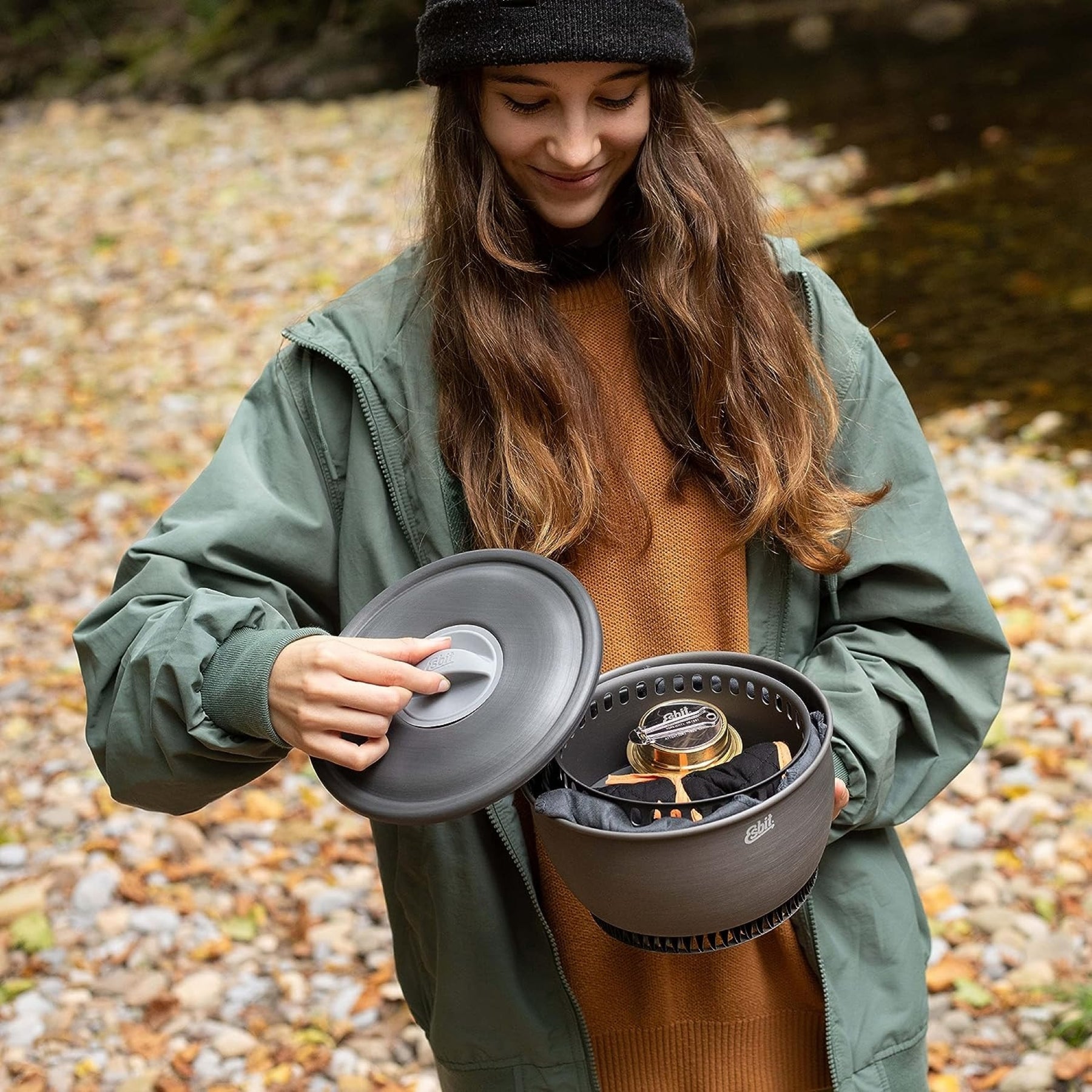 Esbit Alcohol Burner fornello ad alcool compatto in ottone con tappo a vite ermetico, guarnizione in gomma e regolatore di fiamma con manico pieghevole per cucina da campo, trekking, campeggio e bushcraft