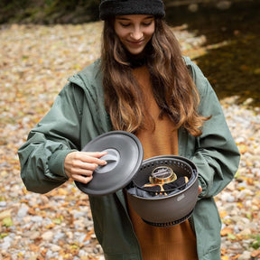 Esbit Alcohol Burner fornello ad alcool compatto in ottone con tappo a vite ermetico, guarnizione in gomma e regolatore di fiamma con manico pieghevole per cucina da campo, trekking, campeggio e bushcraft