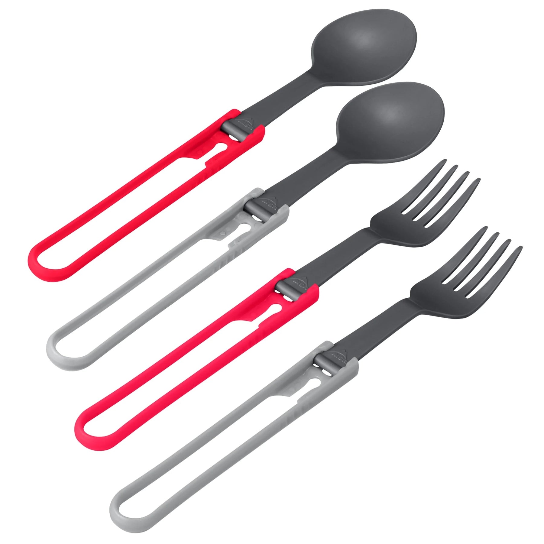MSR Folding Utensils: Serie di posate pieghevoli realizzate in nylon rinforzato resistente al calore. La linea comprende cucchiai, forchette e spork (posate ibride cucchiaio-forchetta) caratterizzati da un manico colorato pieghevole con meccanismo di bloccaggio a scatto. Il design ultraleggero e compatto permette di riporre facilmente le posate all'interno delle tazze e dei kit da cucina MSR, rendendole ideali per trekking e campeggio.
