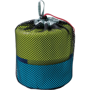 MSR 2 Person Mess Kit: Set di stoviglie da trekking ultraleggero per due persone. Include due ciotole, due tazze isolate con coperchio e due posate pieghevoli Spork, il tutto racchiuso in una pratica sacca in rete traspirante. Design compatto e resistente ideale per camping e outdoor.