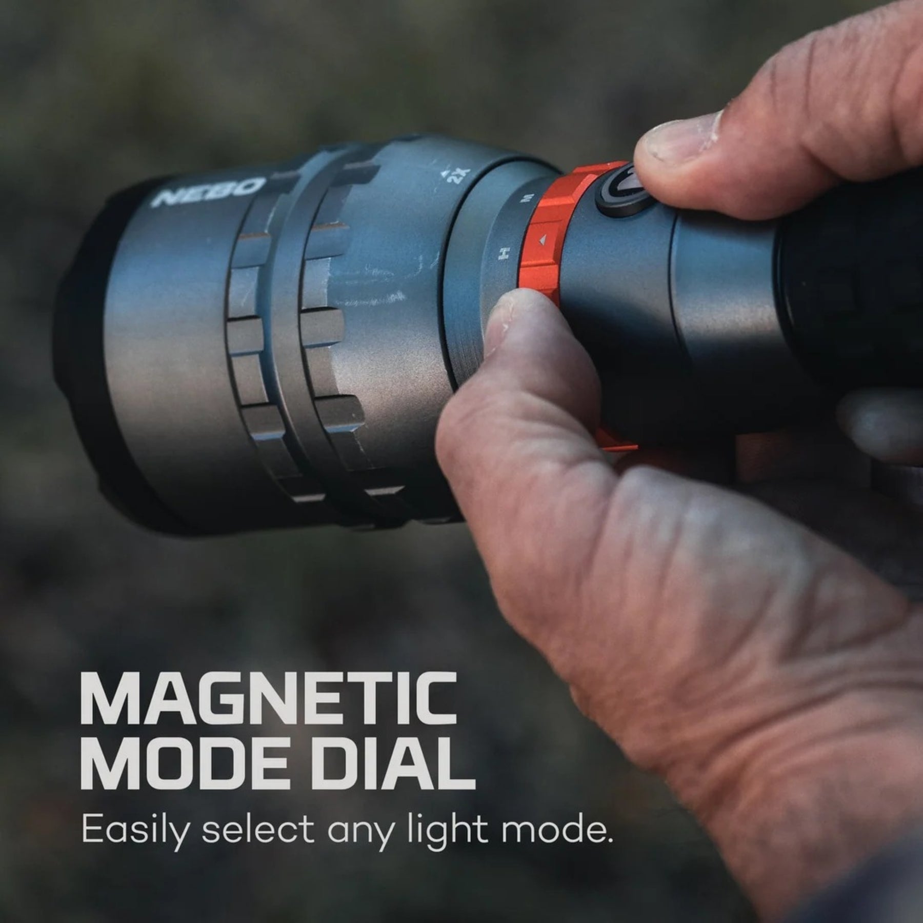 NEBO DAVINCI 12000 MAG DIAL  torcia LED ricaricabile USB-C da 12000 lumen in alluminio aeronautico anodizzato con selettore magnetico a 5 modalità, zoom 2x regolabile, impugnatura ergonomica gommata e grado di protezione IP67 per outdoor ed emergenza