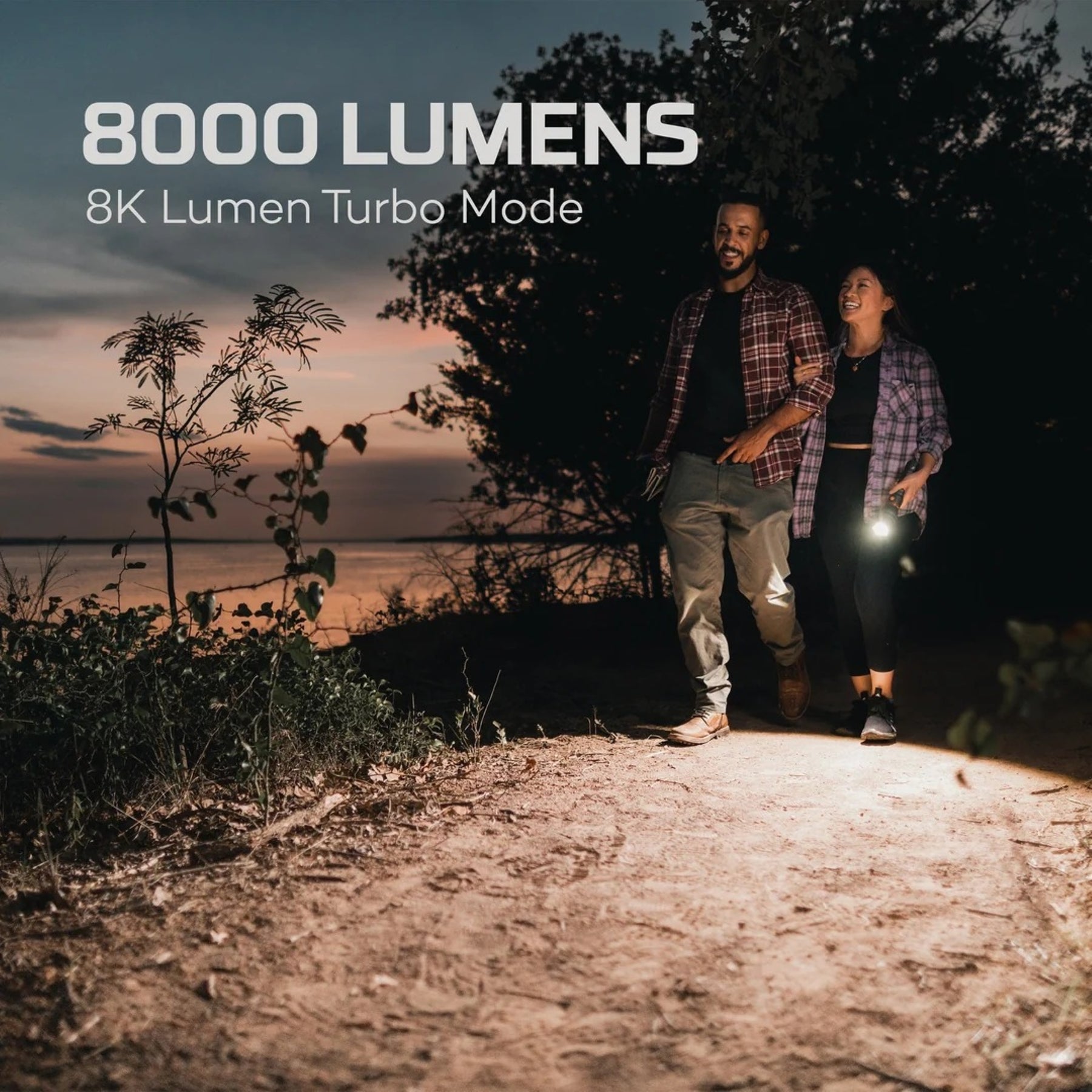 NEBO DAVINCI 8000 torcia LED ricaricabile USB-C da 8000 lumen in alluminio aeronautico anodizzato con selettore magnetico a 5 modalità, zoom 4x regolabile, funzione power bank e protezione IP67 per outdoor ed emergenza