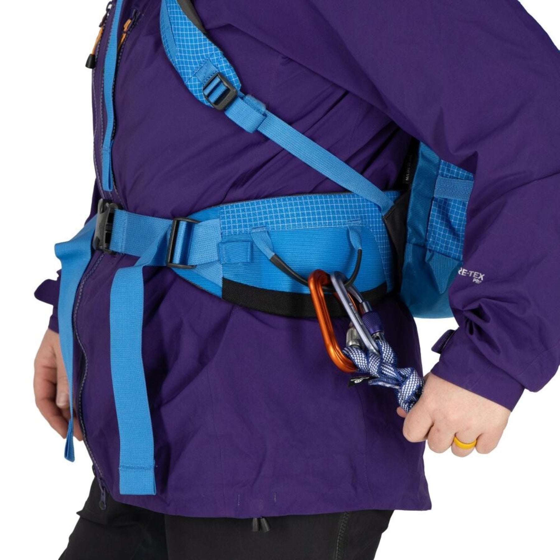 Osprey Mutant 52: Zaino da alpinismo e spedizione da 52 litri. Progettato per l'uso tecnico su ghiaccio e roccia con sistema di trasporto piccozze Dual ToolLock, pannello posteriore antineve e fibbie adatte all'uso con guanti. Struttura leggera e resistente per ascese alpine impegnative in ogni stagione.