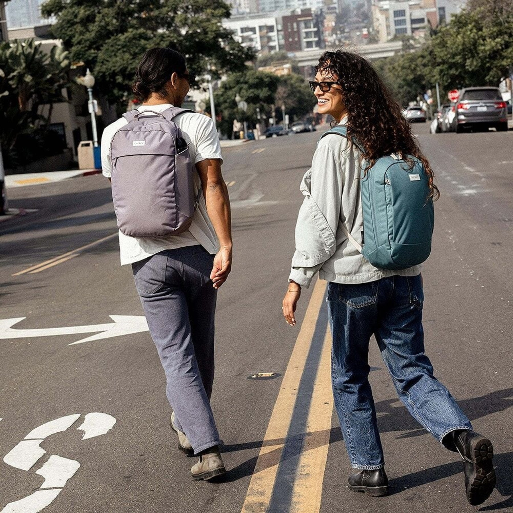 Zaino da giorno compatto Osprey Arcane Small Day da 12 litri, design urbano e minimalista, ideale per il trasporto leggero quotidiano (EDC) o come borsa di riserva