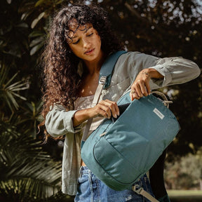 Zaino da giorno compatto Osprey Arcane Small Day da 12 litri, design urbano e minimalista, ideale per il trasporto leggero quotidiano (EDC) o come borsa di riserva