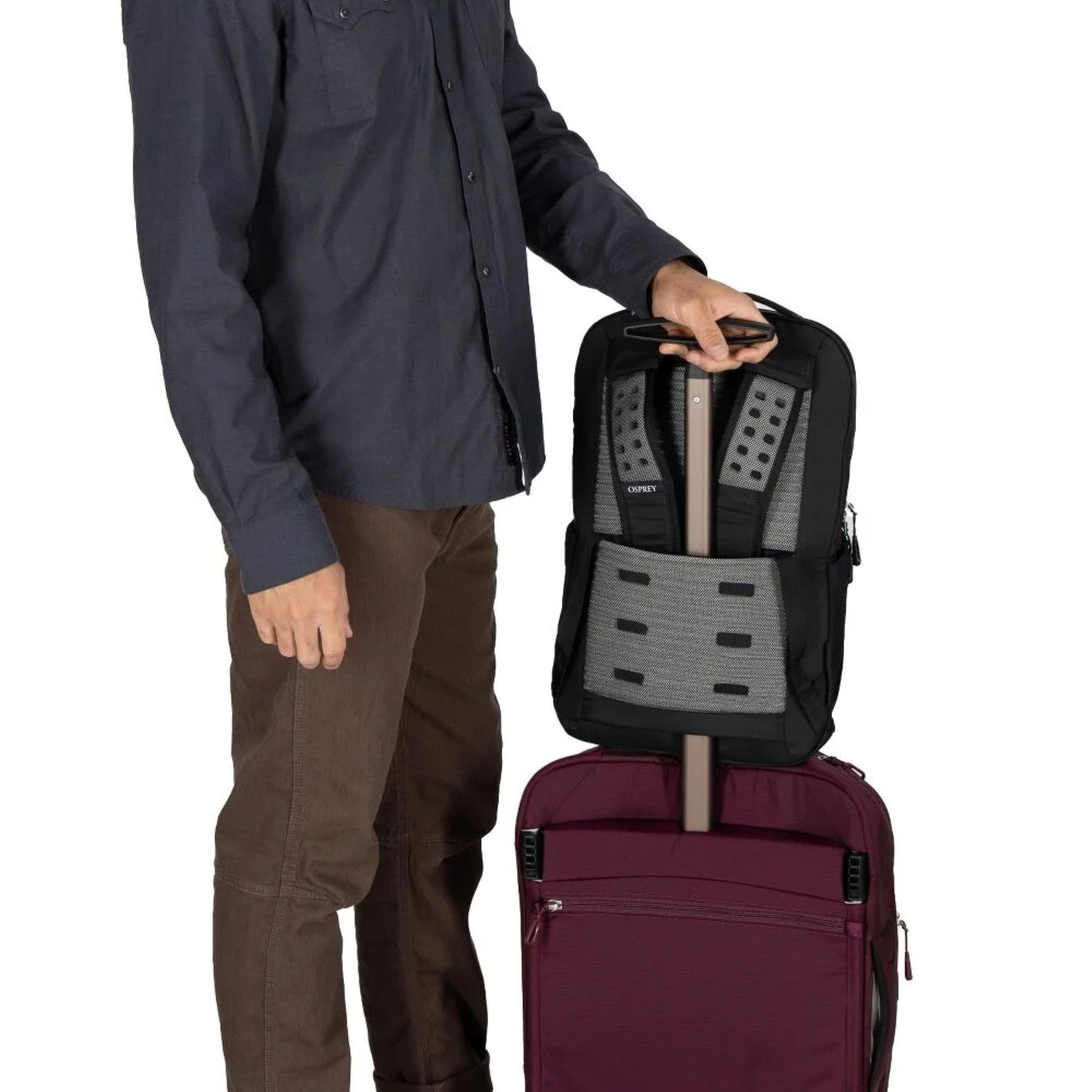 Osprey Ozone Slim Pack: Zaino da viaggio ultra-compatto da 10 litri con profilo sottile. Progettato per l'organizzazione essenziale, dispone di scomparto per laptop fino a 16 pollici e schienale AirScape traspirante. Realizzato in nylon riciclato ad alta resistenza.