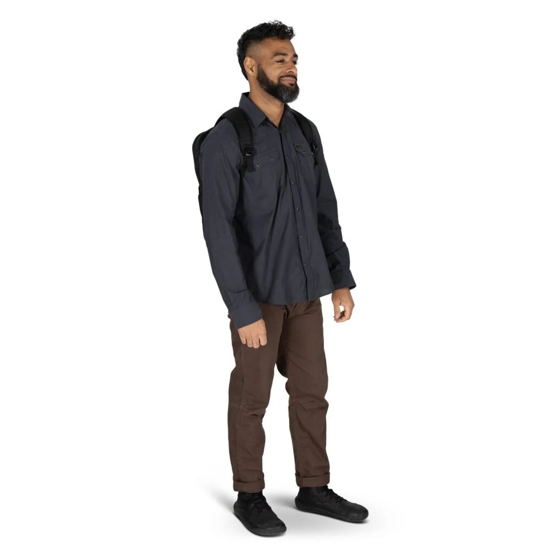 Osprey Ozone Slim Pack: Zaino da viaggio ultra-compatto da 10 litri con profilo sottile. Progettato per l'organizzazione essenziale, dispone di scomparto per laptop fino a 16 pollici e schienale AirScape traspirante. Realizzato in nylon riciclato ad alta resistenza.