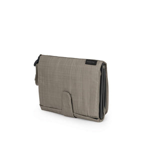 Osprey Poco Changing Pad fasciatoio portatile pieghevole compatto da 2 litri in nylon riciclato con tasca frontale con zip e passante da trasporto ideale per viaggi ed escursioni all'aperto