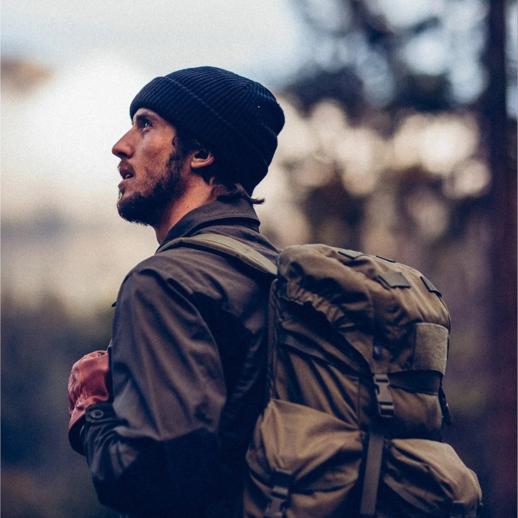 Zaino bushcraft Helikon-Tex Bergen Backpack da 25 litri in Cordura 500D, con tasche passanti per l'ascia, camino regolabile, scomparto per sacca idrica e cinghie di espansione, tasche passanti per gli attrezzi