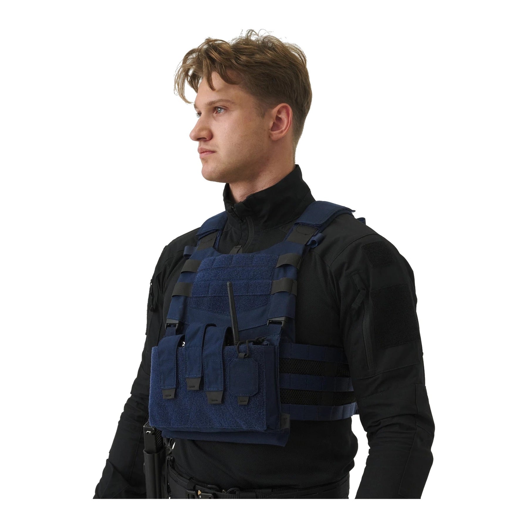 Set tattico Helikon-Tex Guardian Law Enforcement in Cordura 500D colore Sentinel Blue, con plate carrier, cummerbund, kangaroo flap e inserto Law Enforcement, indossato, vista laterale