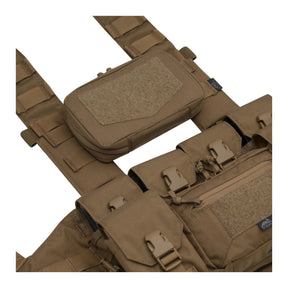 Pannello MOLLE Helikon-Tex Guardian Chest Panel in Cordura per chest rig, con cinghia pettorale integrata e retina in poliestere, pannello in uso sul campo