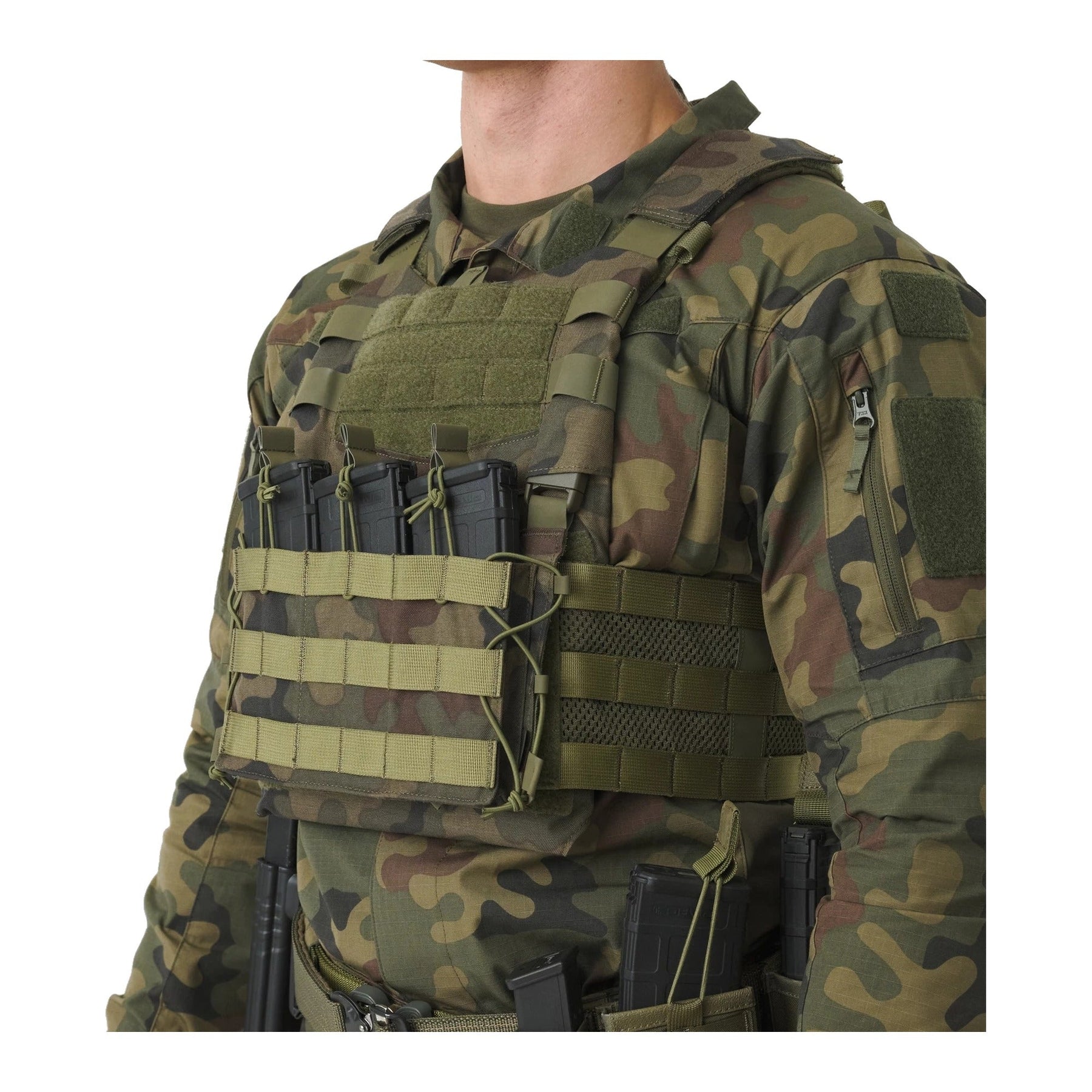 Set tattico Helikon-Tex Guardian Military in Cordura 500D con plate carrier, cummerbund e pannello frontale Guardian Flap porta caricatori, assetto completo in uso