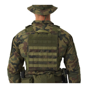 Set tattico Helikon-Tex Guardian Military in Cordura 500D con plate carrier, cummerbund e pannello frontale Guardian Flap porta caricatori, dettaglio in uso