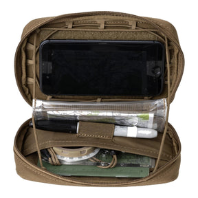 Tasca admin Helikon-Tex Guardian in Cordura per telefono e mappe, con tasche trasparenti, adattatore a velcro e aggancio MOLLE/PALS, aperta con telefono e appunti