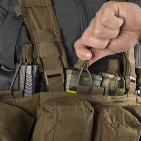 Chest rig tattico Helikon-Tex Guardian in Cordura 500D portacaricatori, con bretelle a sgancio rapido, cintura ventrale removibile, fodera in rete e fori di drenaggio, cordino elastico di ritenuta