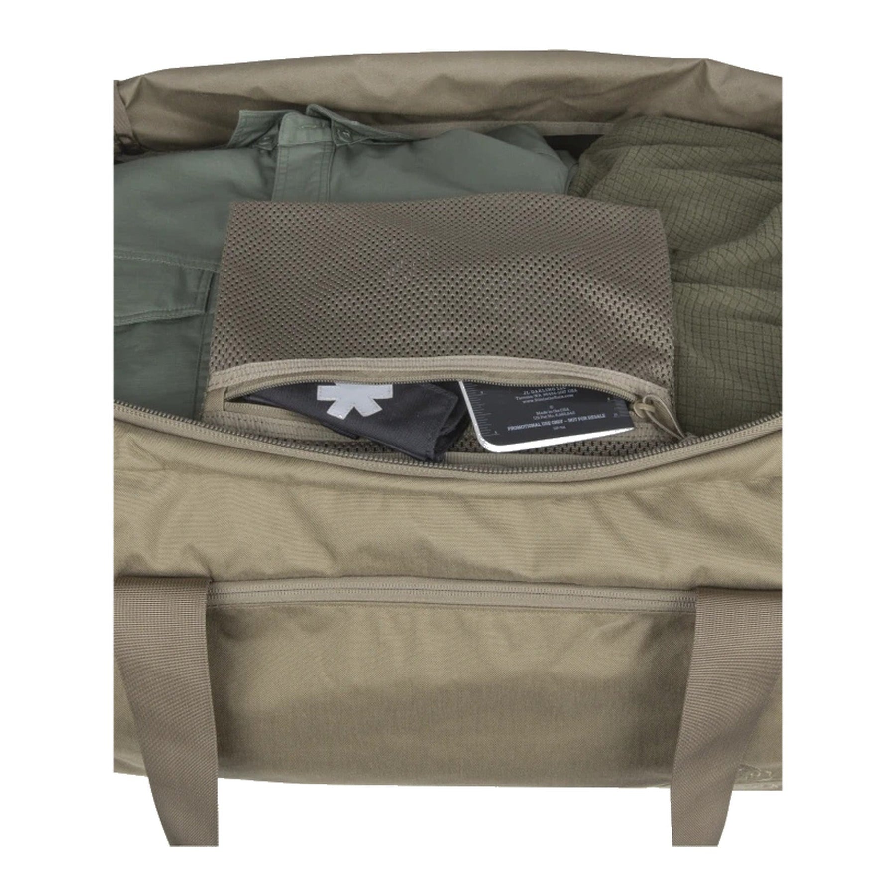 Borsone tattico Helikon-Tex Enlarged Urban Training Bag da 97,5 litri in Cordura 500D, comprimibile dentro una sua tasca, con tracolla imbottita e pannello velcro, dettaglio del borsone