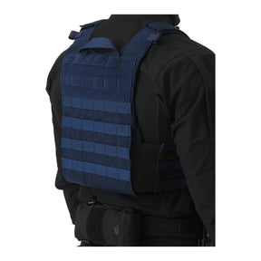 Set tattico Helikon-Tex Guardian Law Enforcement in Cordura 500D colore Sentinel Blue, con plate carrier, cummerbund, kangaroo flap e inserto Law Enforcement, in azione