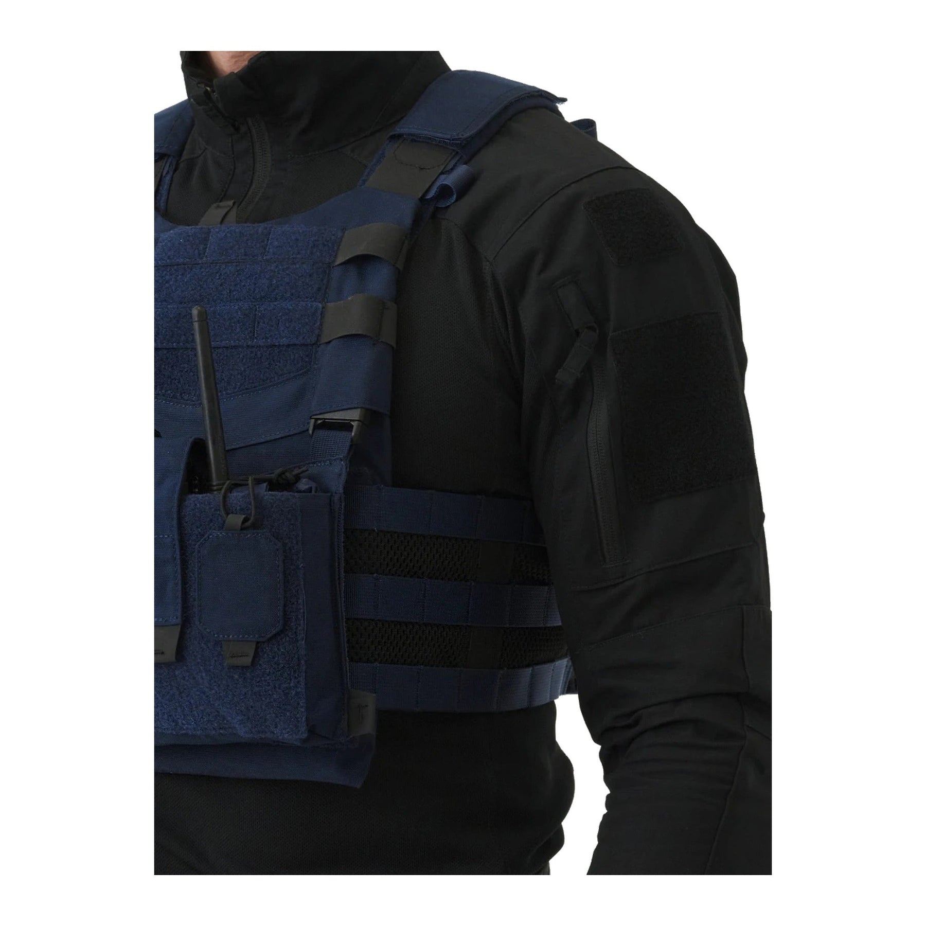 Set tattico Helikon-Tex Guardian Law Enforcement in Cordura 500D colore Sentinel Blue, con plate carrier, cummerbund, kangaroo flap e inserto Law Enforcement, in azione