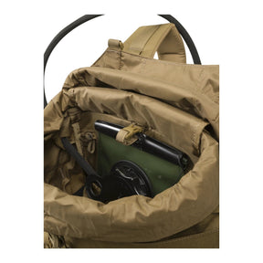 Zaino bushcraft Helikon-Tex Bergen Backpack da 25 litri in Cordura 500D, con tasche passanti per l'ascia, camino regolabile, scomparto per sacca idrica e cinghie di espansione, dettaglio dello zaino