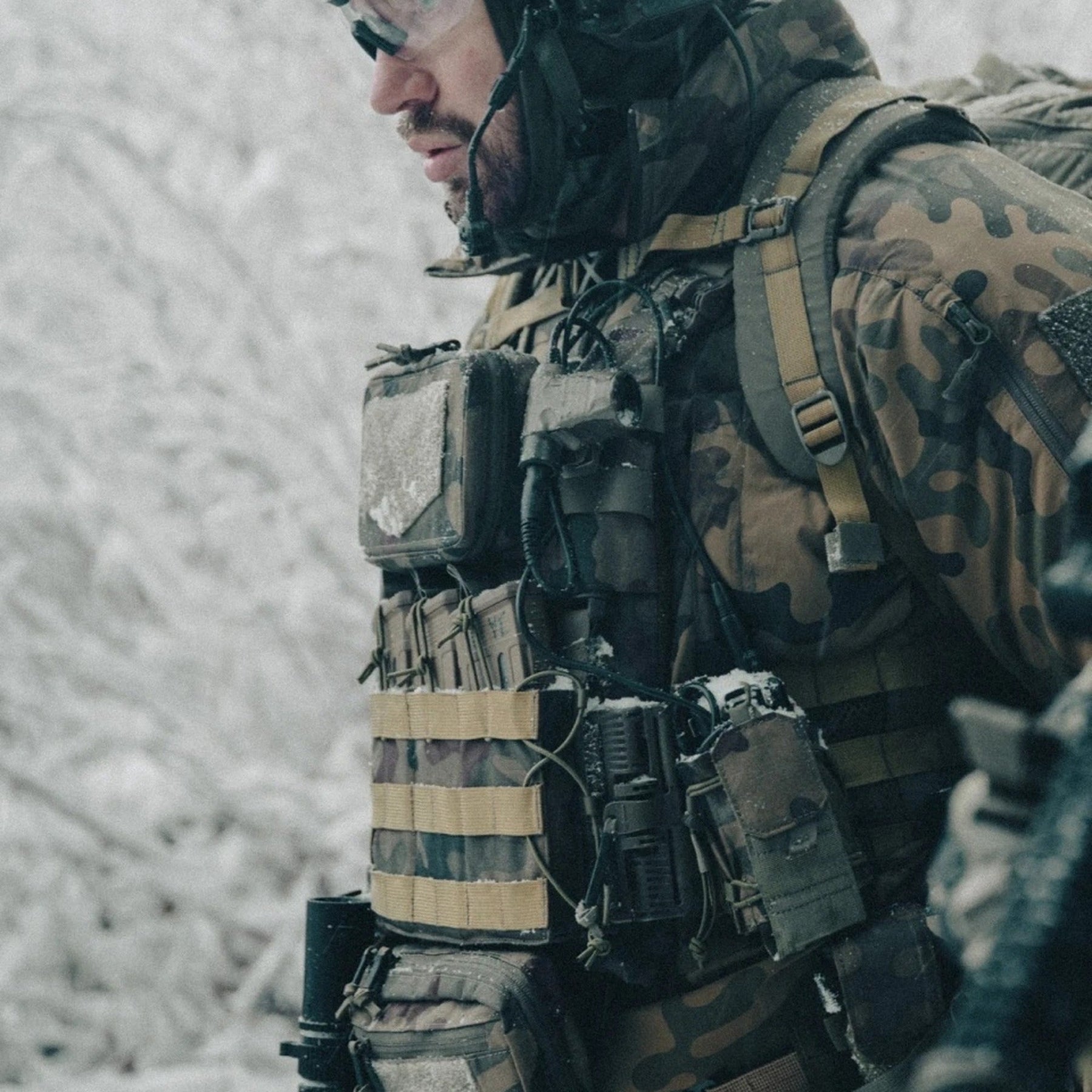 Tasca dangler Helikon-Tex Guardian in Cordura 500D per plate carrier, con organizer interno, cerniera a doppio cursore e pannellatura MOLLE/PALS, tessuto Cordura 500D