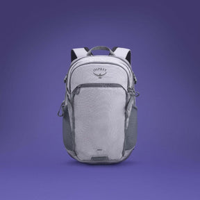 Osprey AXIS 24 zaino da 24 Litri, con spallacci e pannello posteriore imbottiti, scomparto principale con cerniera, ideale per uso quotidiano o escursionismo leggero.