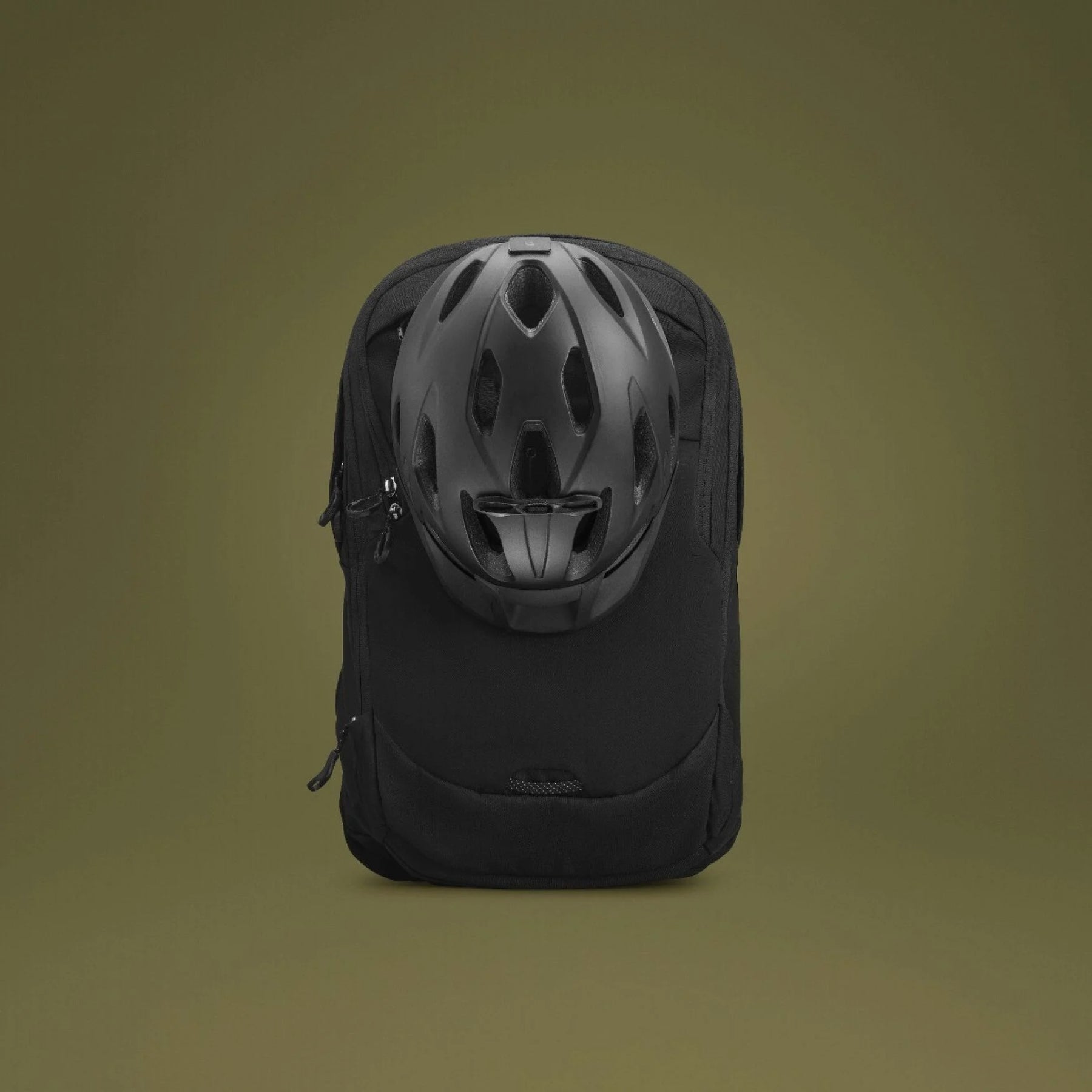 Zaino Osprey Metron AirSpeed 34 litri, zaino da ciclismo e pendolarismo con pannello dorsale AirSpeed ventilato per laptop e attrezzatura, su backpacco.it