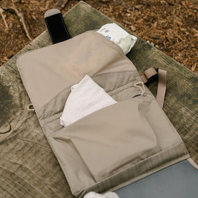 Osprey Poco Changing Pad fasciatoio portatile pieghevole compatto da 2 litri in nylon riciclato con tasca frontale con zip e passante da trasporto ideale per viaggi ed escursioni all'aperto