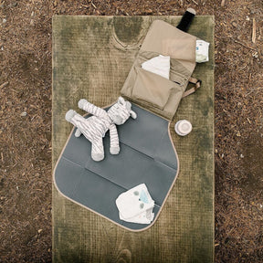 Osprey Poco Changing Pad fasciatoio portatile pieghevole compatto da 2 litri in nylon riciclato con tasca frontale con zip e passante da trasporto ideale per viaggi ed escursioni all'aperto