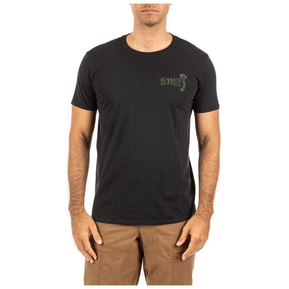 chip axe t-shirt di 5.11 vista frontale con logo sul petto