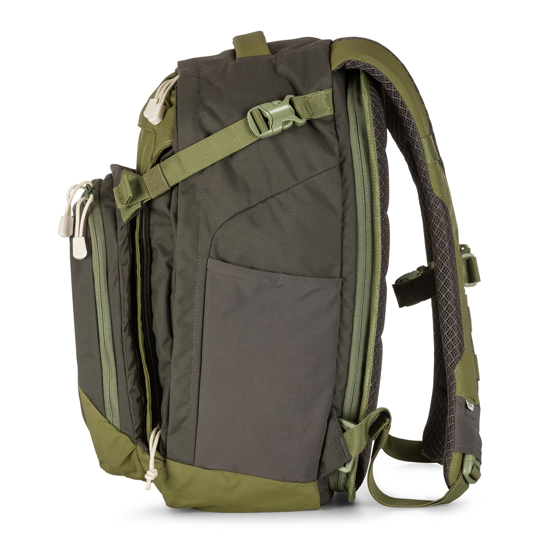 Zaino COVRT18 di 5.11 grenade (verde) - vista laterale con cinghie di compressione e tasca elastica per borraccia