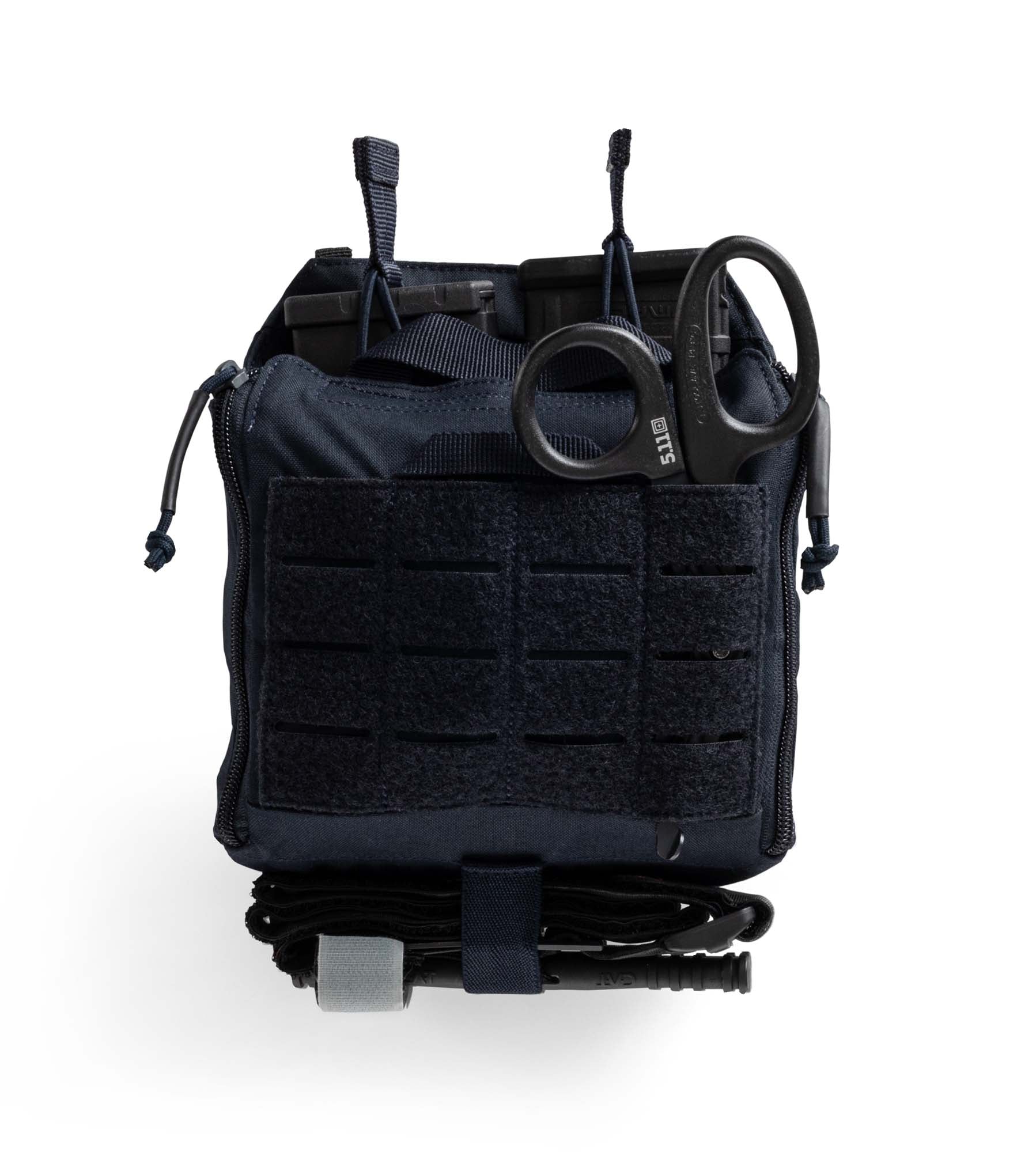 Tasca Flex Tac Med Pouch di 5.11 Blue Navy - vista frontale chiusa con forbici, caricatori AR e tourniquet