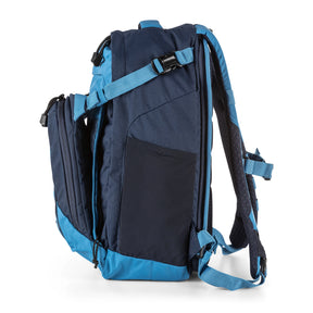 Zaino COVRT18 di 5.11 Pacific Blue - vista laterale con cinghie di compressione e tasca elastica per borraccia